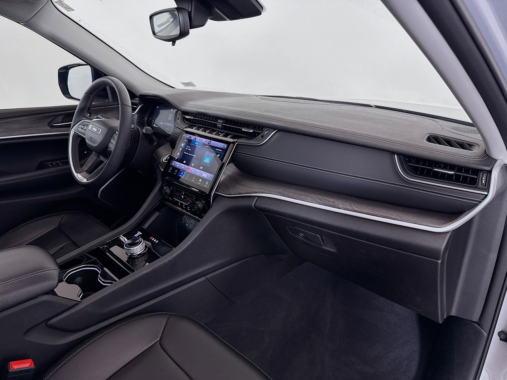 Used 2023 Jeep Grand Cherokee L Limited image 31