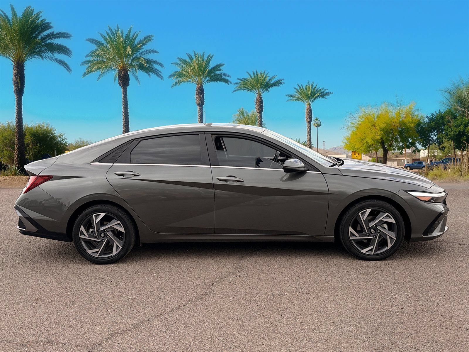 Used 2025 Hyundai Elantra Limited FWD image 6