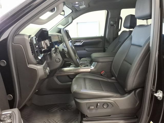 Used 2025 Chevrolet Silverado 1500 LTZ AWD/4WD image 13