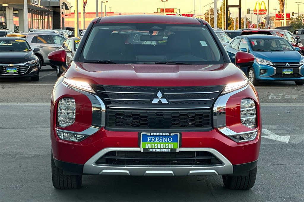 New 2025 Mitsubishi Outlander SE image 10