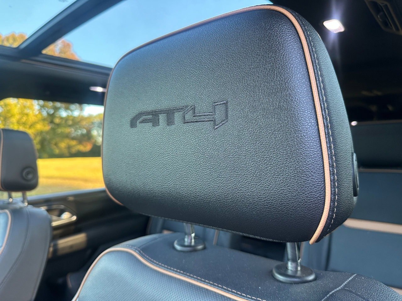 Used 2022 GMC Yukon XL AT4 image 15