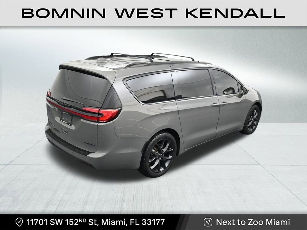 Used 2022 Chrysler Pacifica Limited w/ S Appearance Package image 17