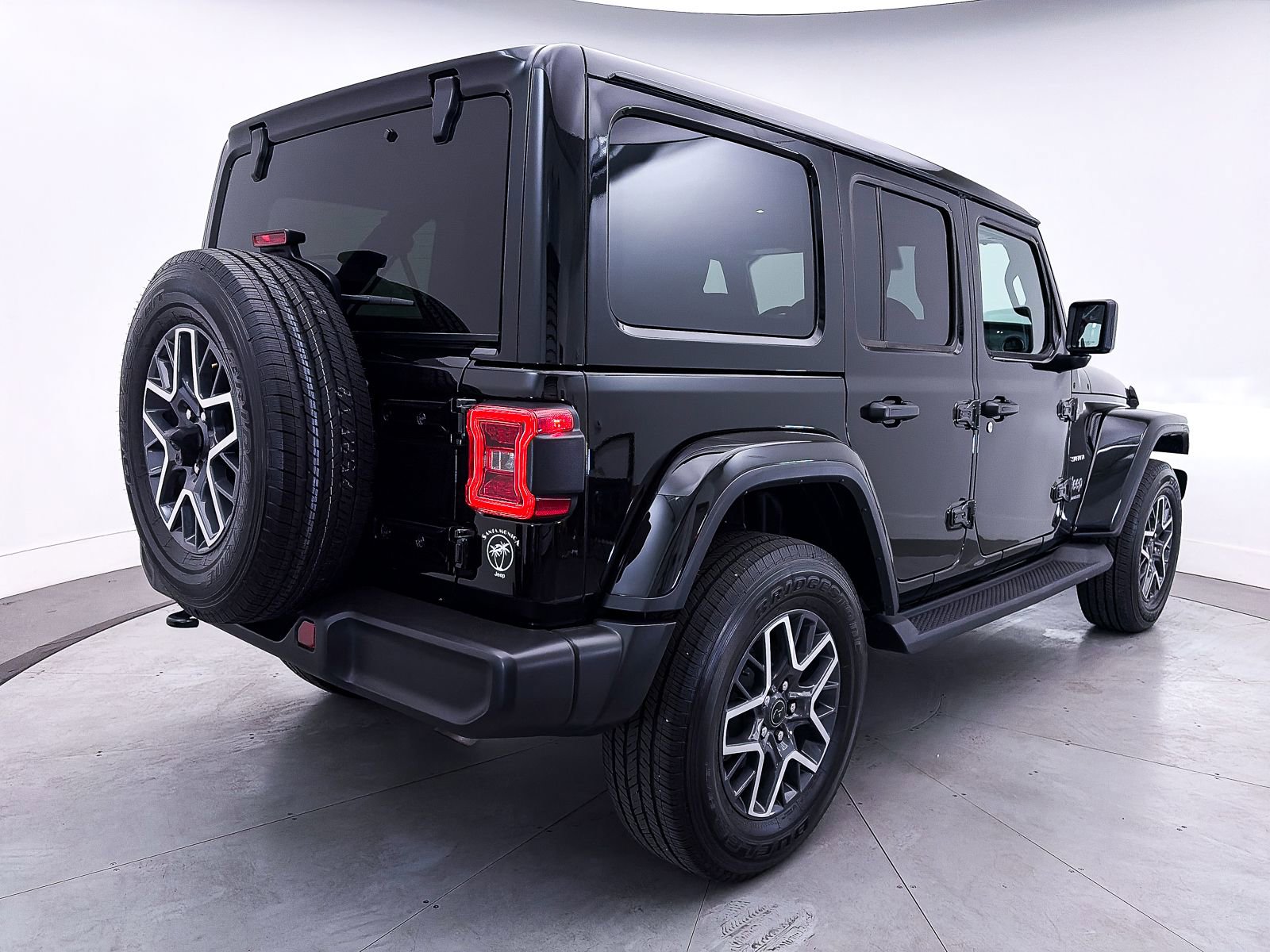 Used 2024 Jeep Wrangler Sahara w/ Technology Group image 17