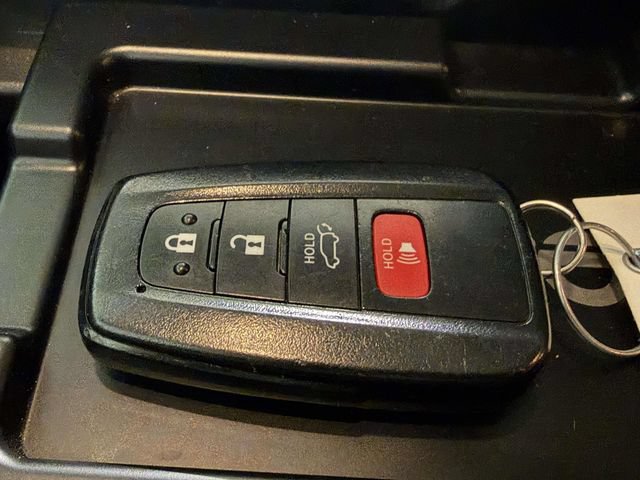 Used 2021 Toyota Highlander XLE AWD/4WD image 42