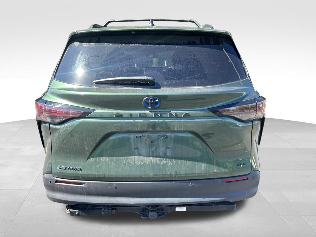 Used 2025 Toyota Sienna XLE Woodland Edition AWD/4WD image 4