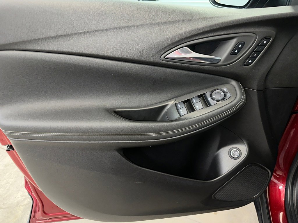 Used 2023 Buick Encore GX Essence w/ Experience Buick Package image 5