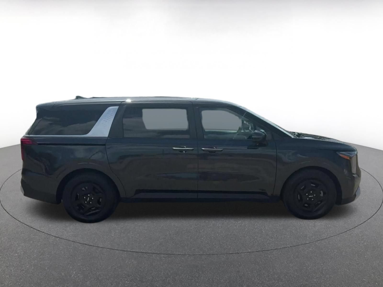 Used 2026 Kia Carnival FWD image 13