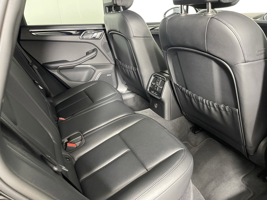 Certified 2025 Porsche Macan image 22