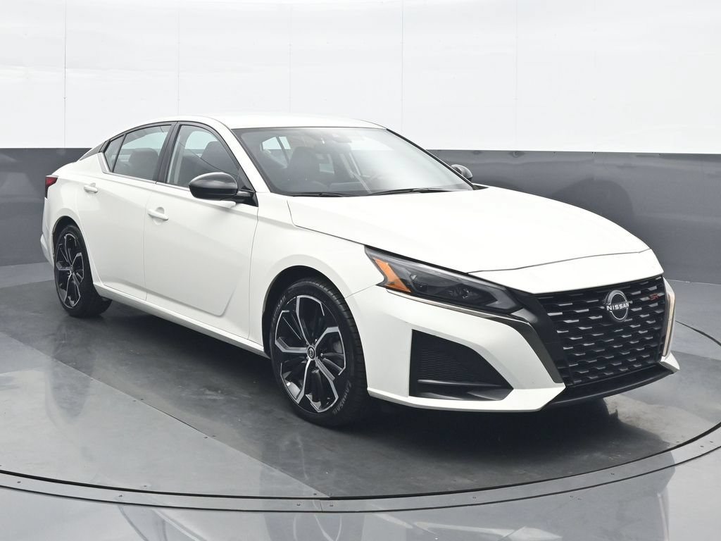 Used 2025 Nissan Altima 2.5 SR FWD image 9