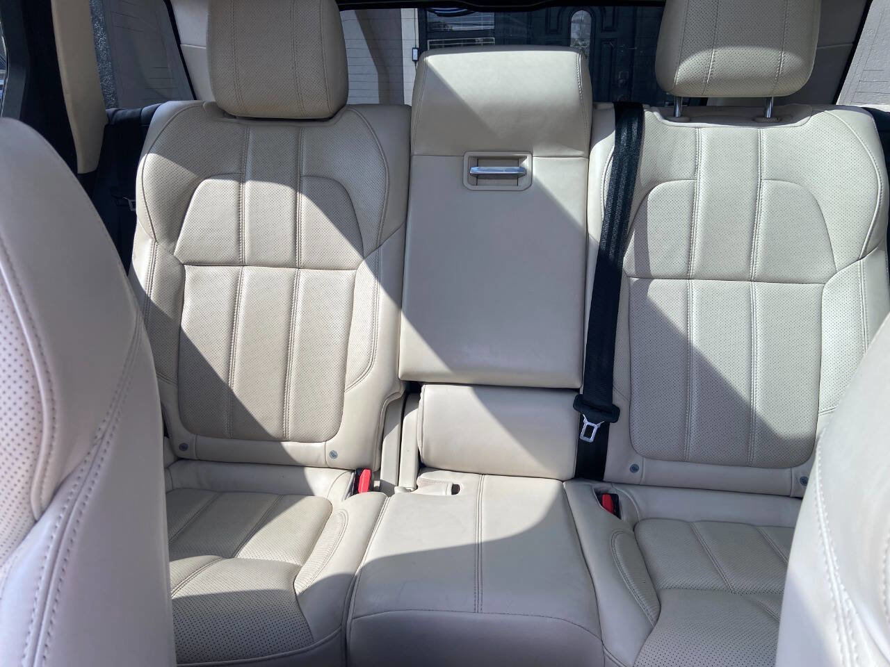 Used 2017 Land Rover Range Rover Sport HSE image 19