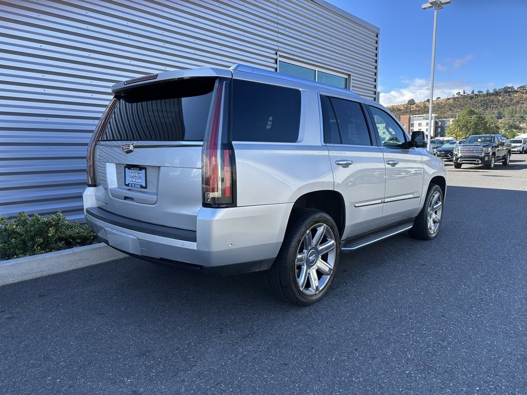 Used 2020 Cadillac Escalade Luxury image 3