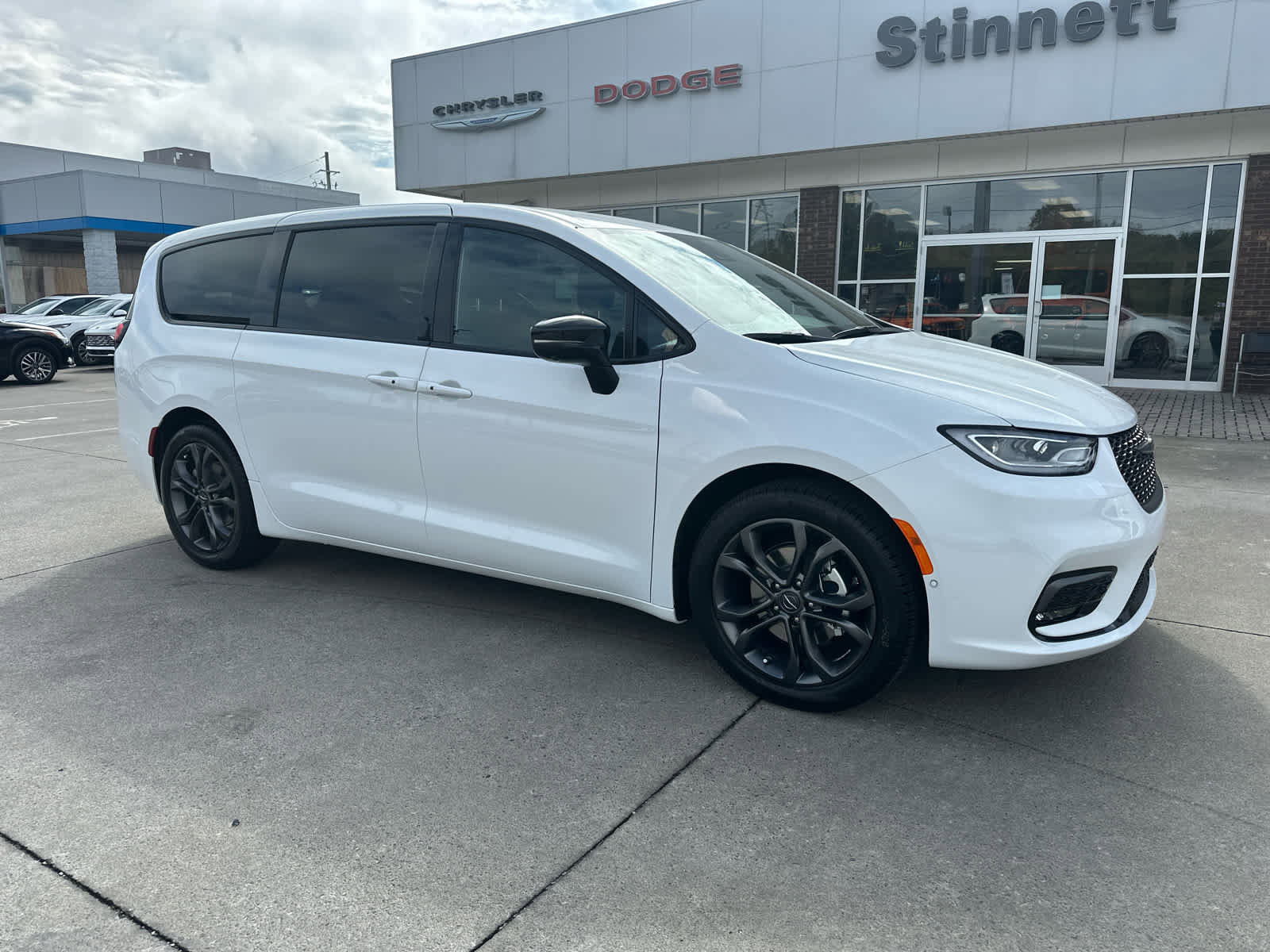 New 2026 Chrysler Pacifica Select image 5