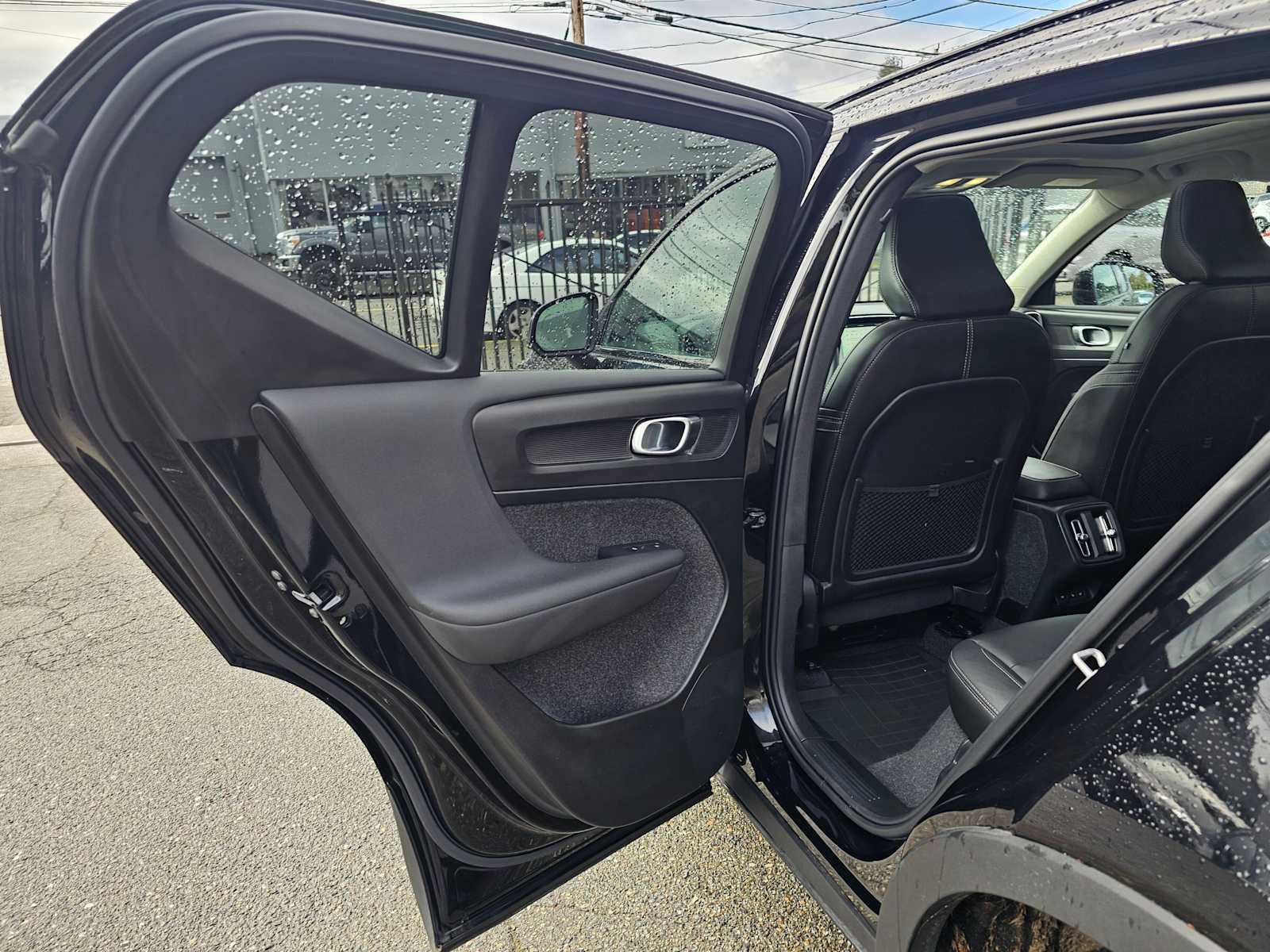 Certified 2024 Volvo XC40 B5 Plus w/ Climate Package image 17