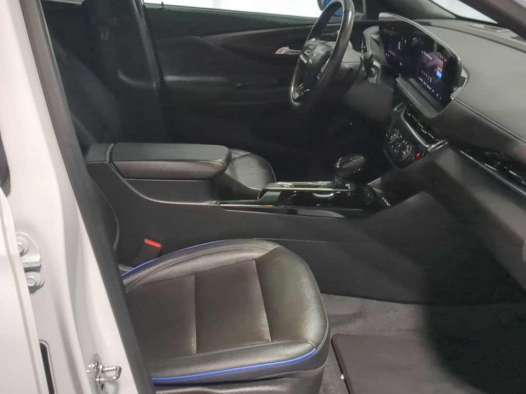 Used 2025 Buick Envista Sport Touring w/ Convenience I Package FWD image 27