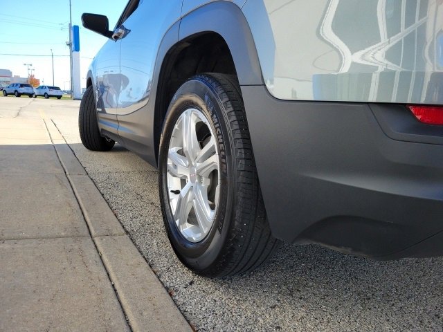 Used 2020 GMC Terrain SLE w/ Driver Convenience Package image 17