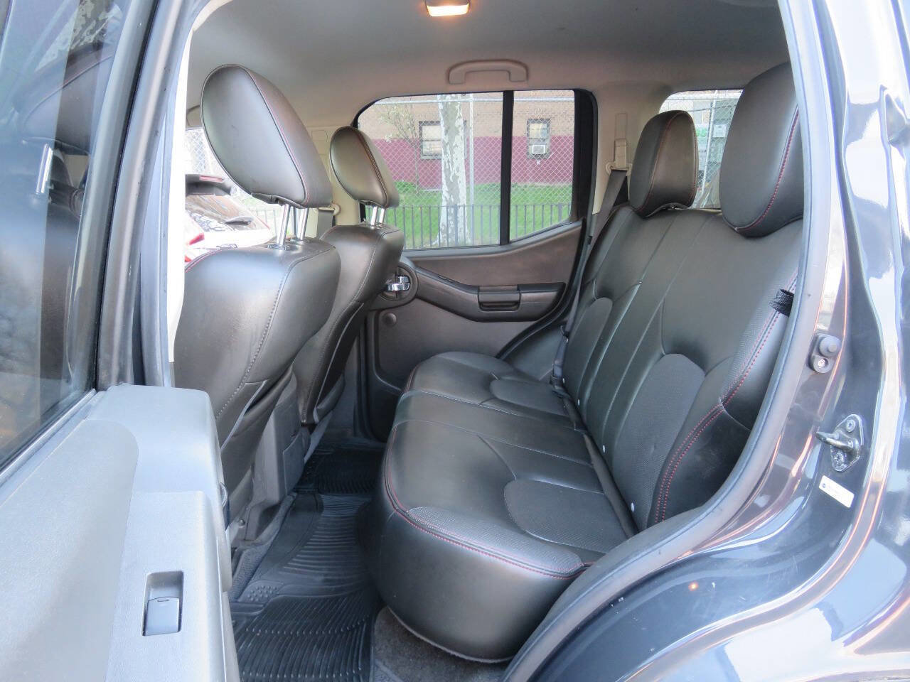 Used 2012 Nissan Xterra PRO-4X w/ Pro-4x Leather Pkg AWD/4WD image 17
