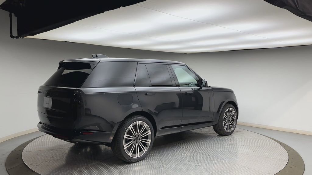 New 2026 Land Rover Range Rover SE image 2