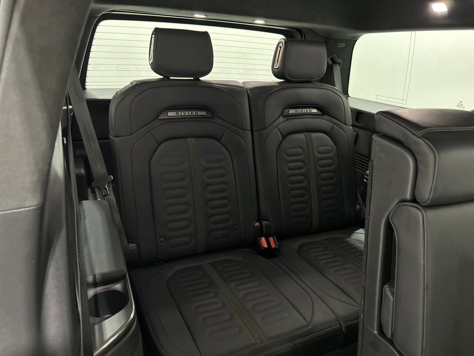 Used 2024 Rivian R1S Adventure image 25