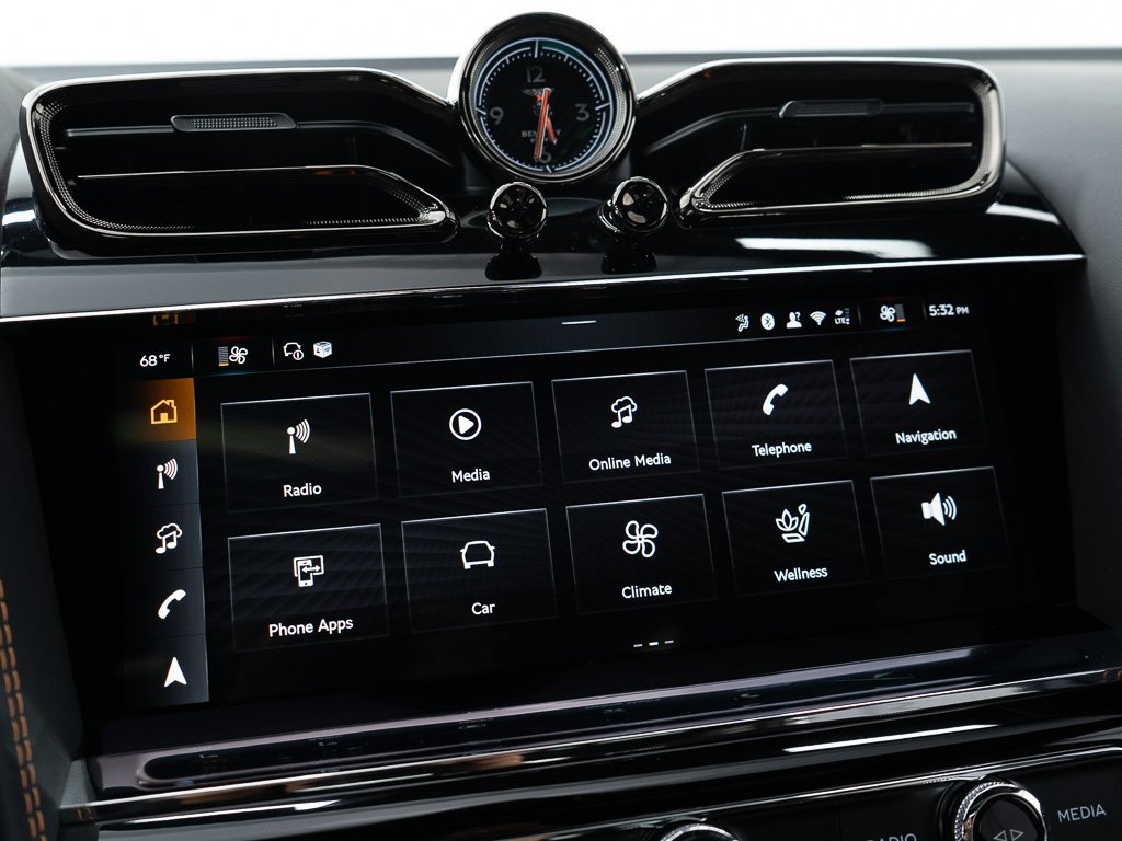 Used 2025 Bentley Bentayga image 39