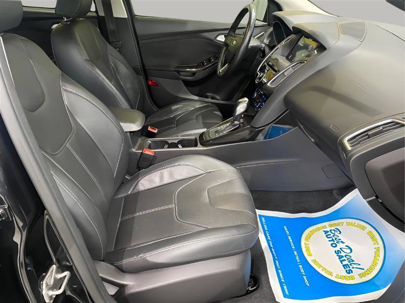 Used 2017 Ford Focus Titanium w/ Titanium Technology Package image 15