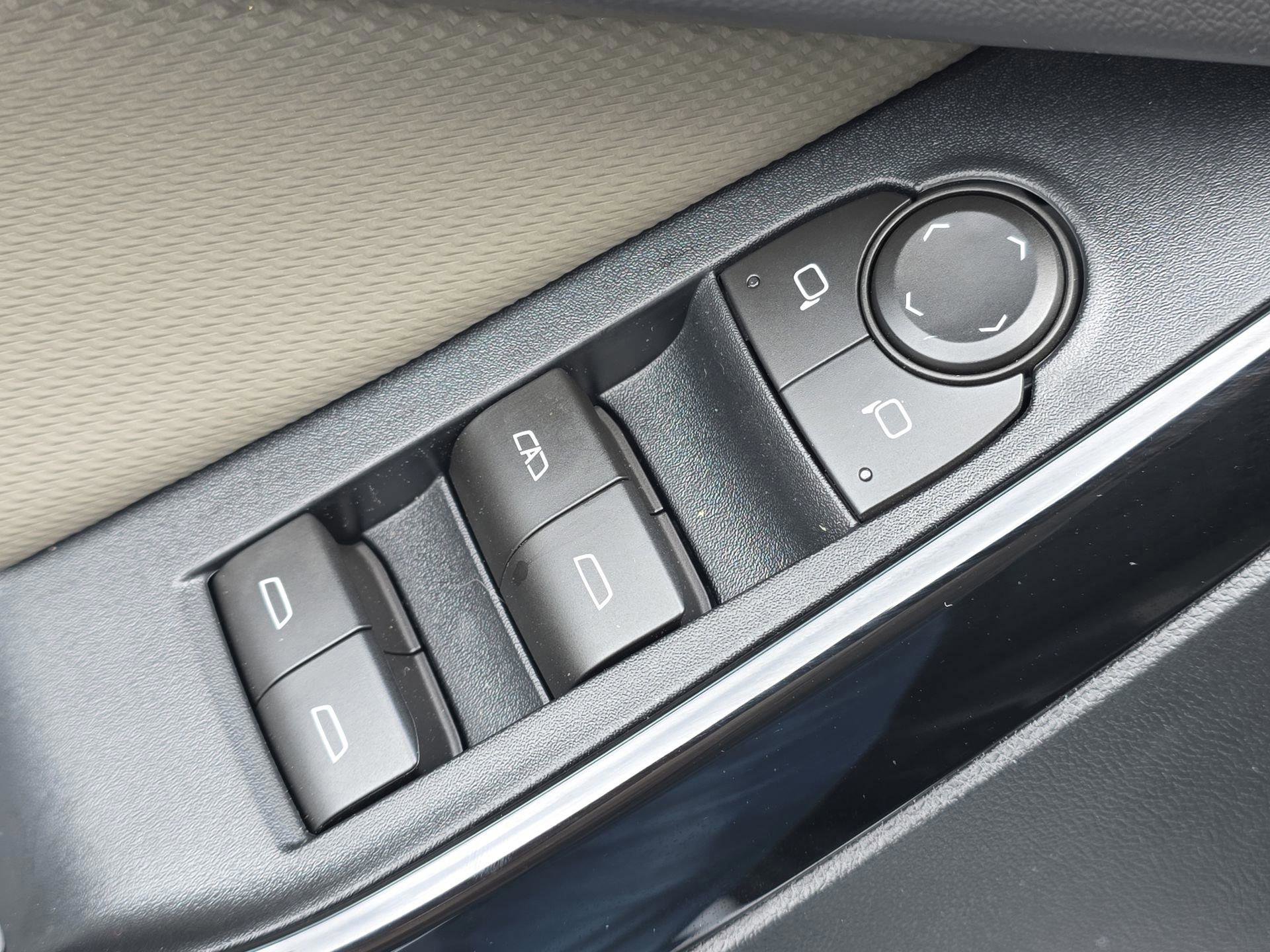 New 2026 Chevrolet Equinox LT w/ Convenience Package II image 16
