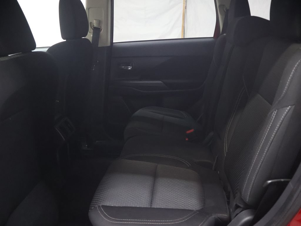 Used 2020 Mitsubishi Outlander ES FWD image 15
