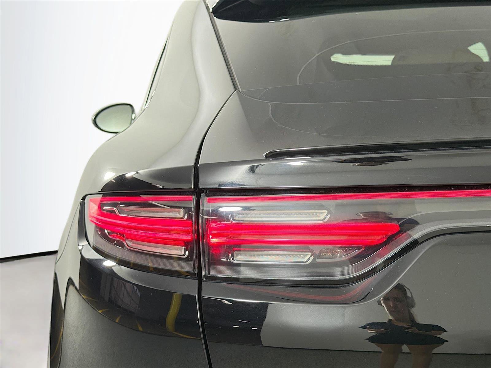 Certified 2022 Porsche Cayenne Platinum Edition AWD/4WD image 16