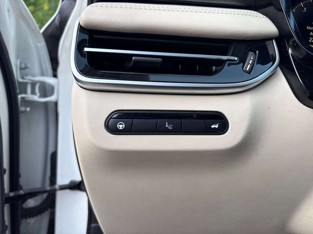 Certified 2023 INFINITI QX60 Luxe w/ Vision Package AWD/4WD image 9