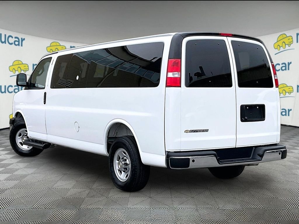 Used 2025 Chevrolet Express 3500 LT w/ LT Preferred Equipment Group RWD image 4