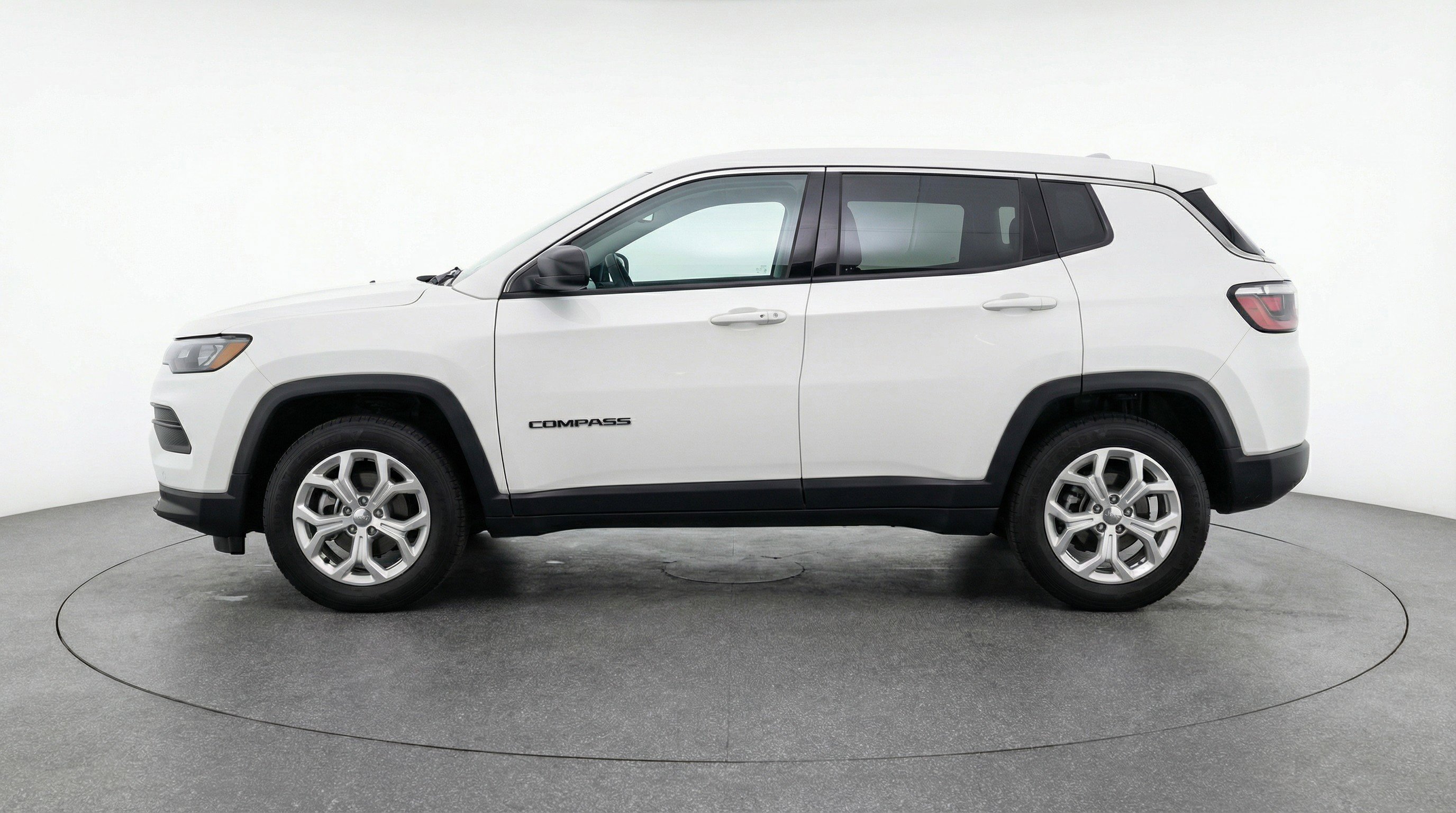 Used 2025 Jeep Compass Latitude AWD/4WD image 5
