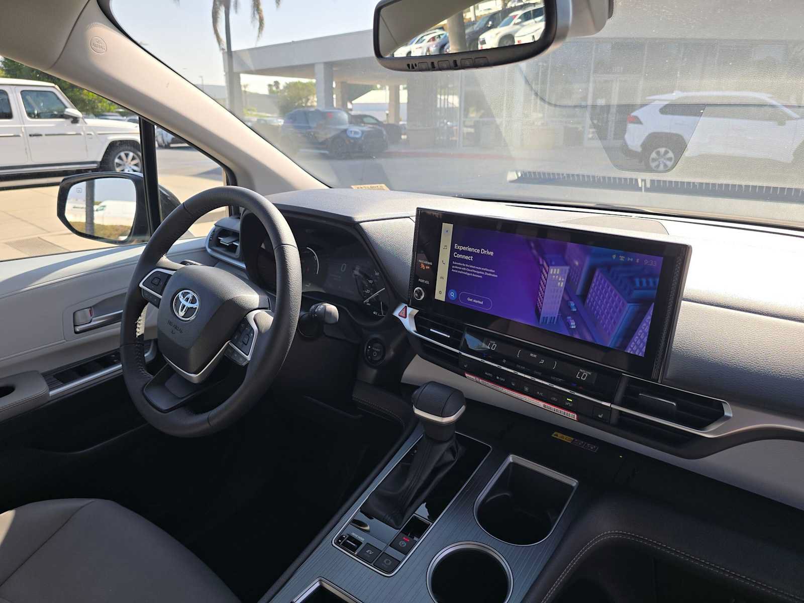 Used 2026 Toyota Sienna XLE FWD image 11