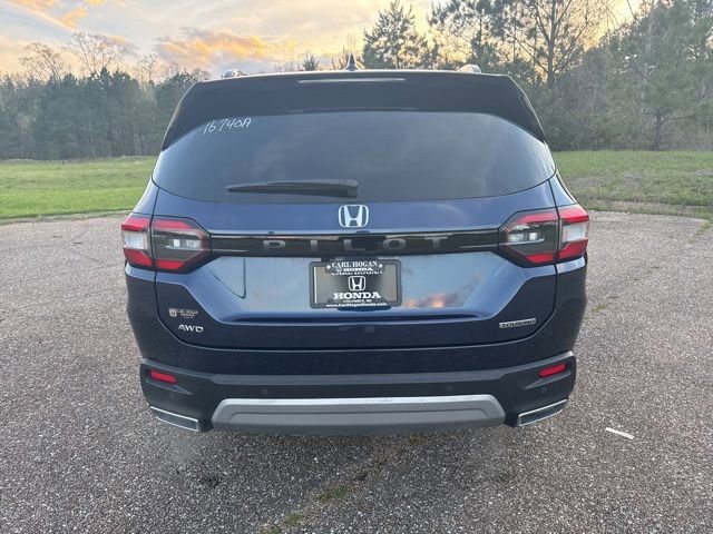 Used 2025 Honda Pilot Touring image 8