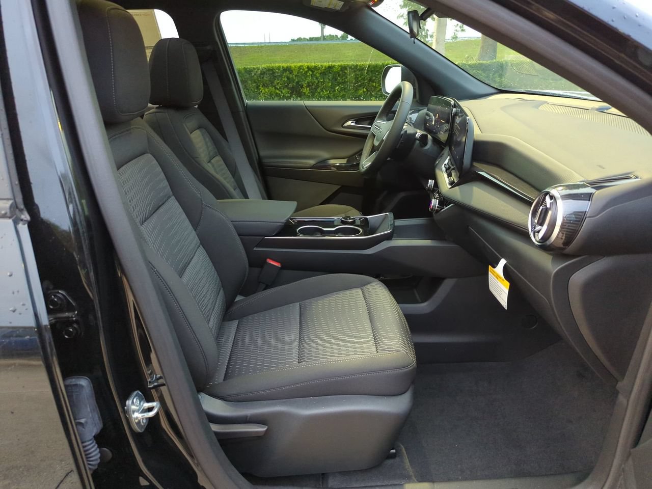 New 2027 Chevrolet Equinox LT w/ Midnight Edition FWD image 23