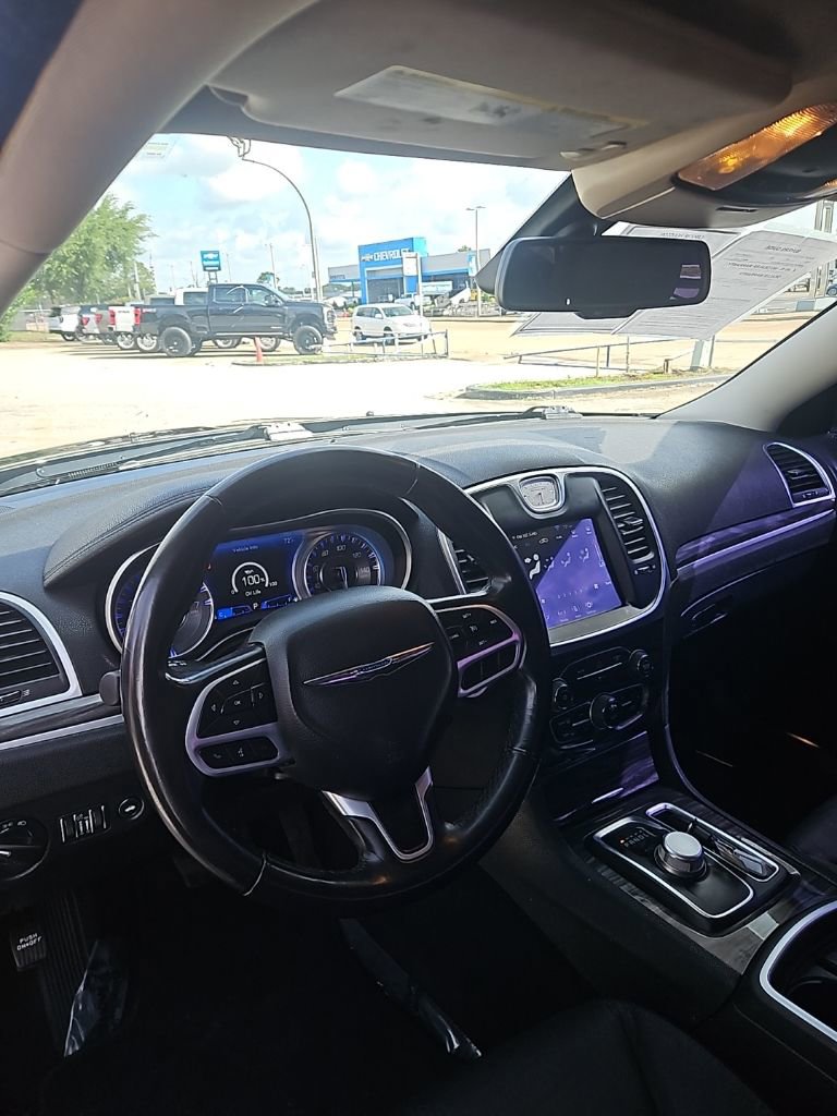 Used 2022 Chrysler 300 Touring w/ Sport Appearance Package RWD image 15