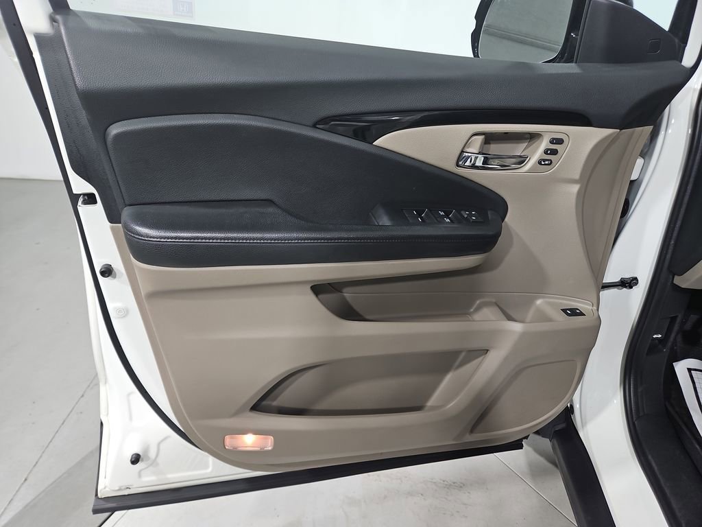 Used 2019 Honda Pilot Touring image 10