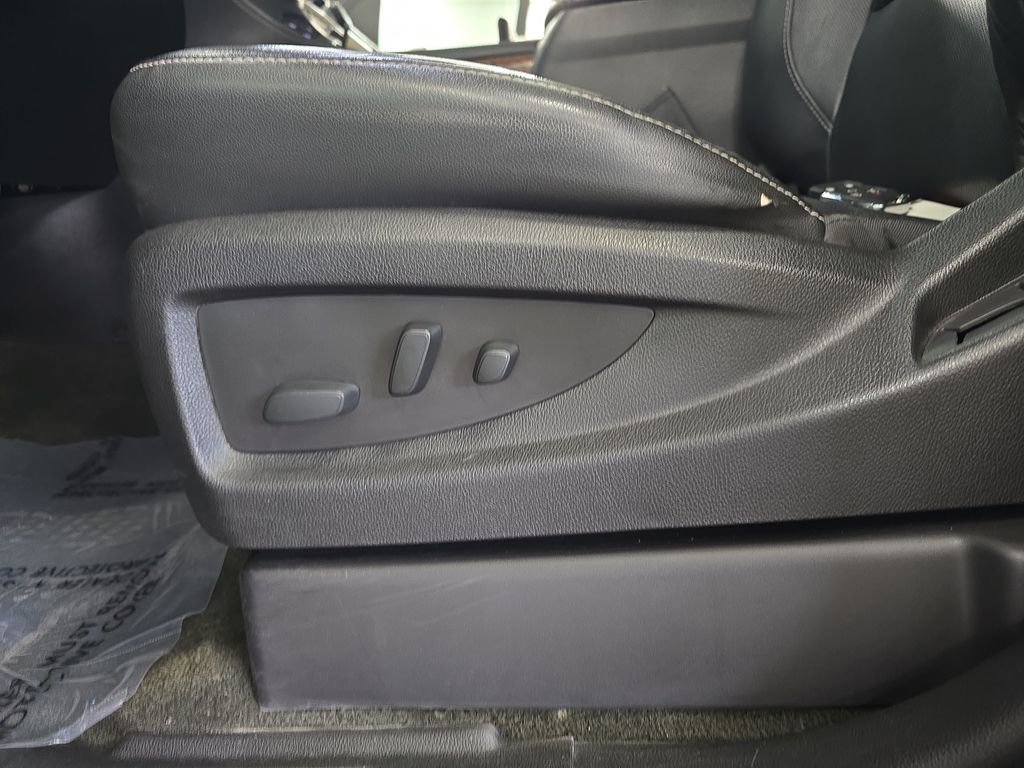 Used 2017 Chevrolet Suburban Premier AWD/4WD image 31