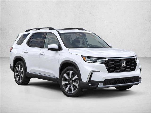 Used 2023 Honda Pilot Touring image 3