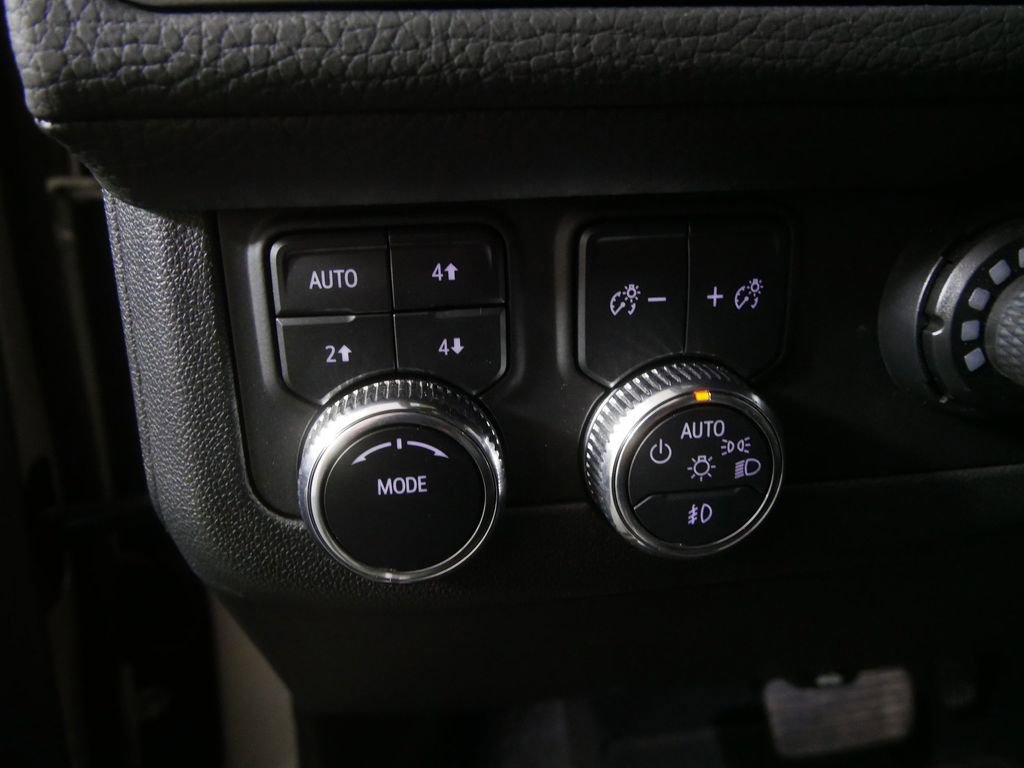 Used 2024 GMC Yukon XL Denali AWD/4WD image 20