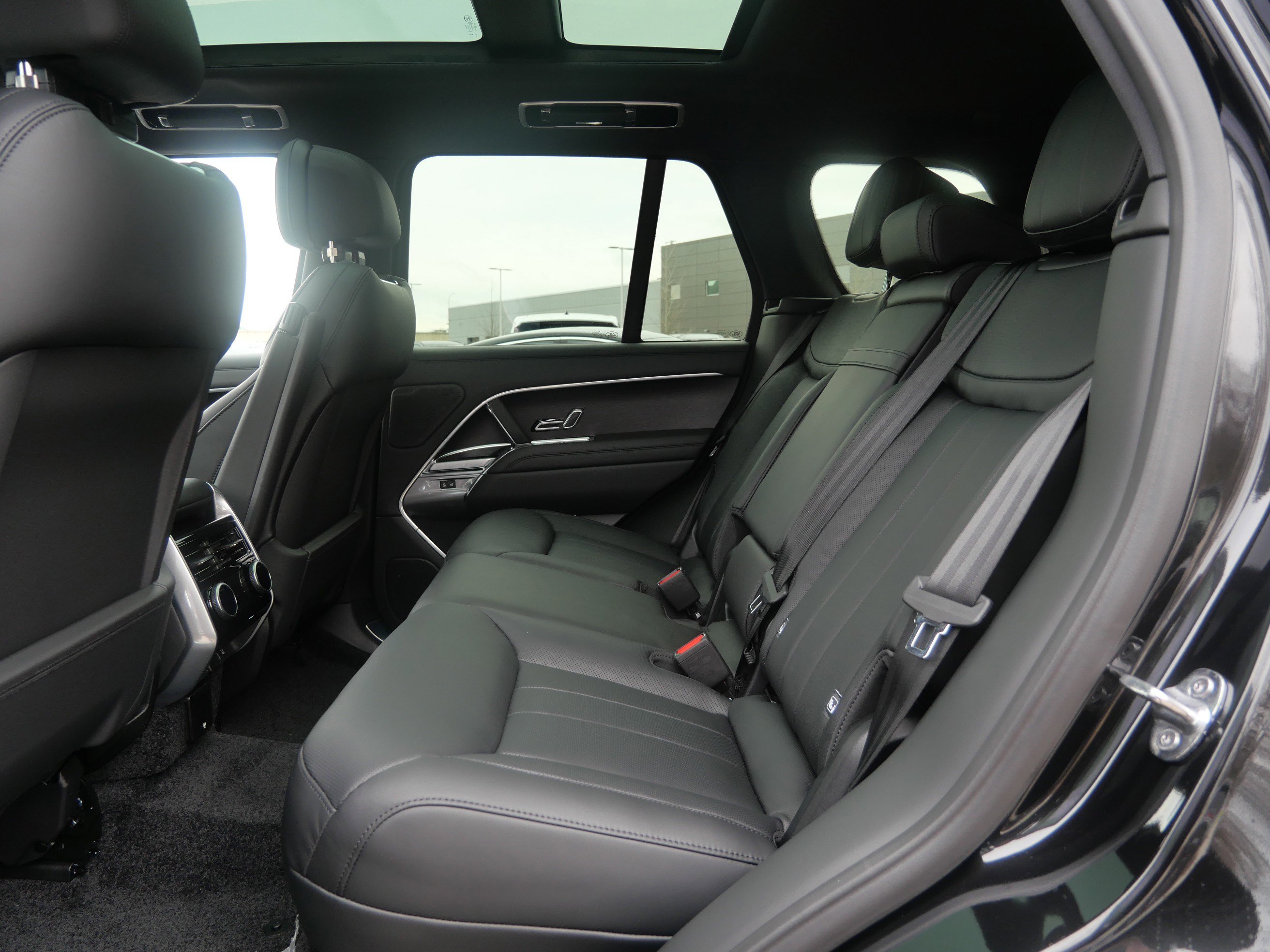 New 2026 Land Rover Range Rover SE AWD/4WD image 5