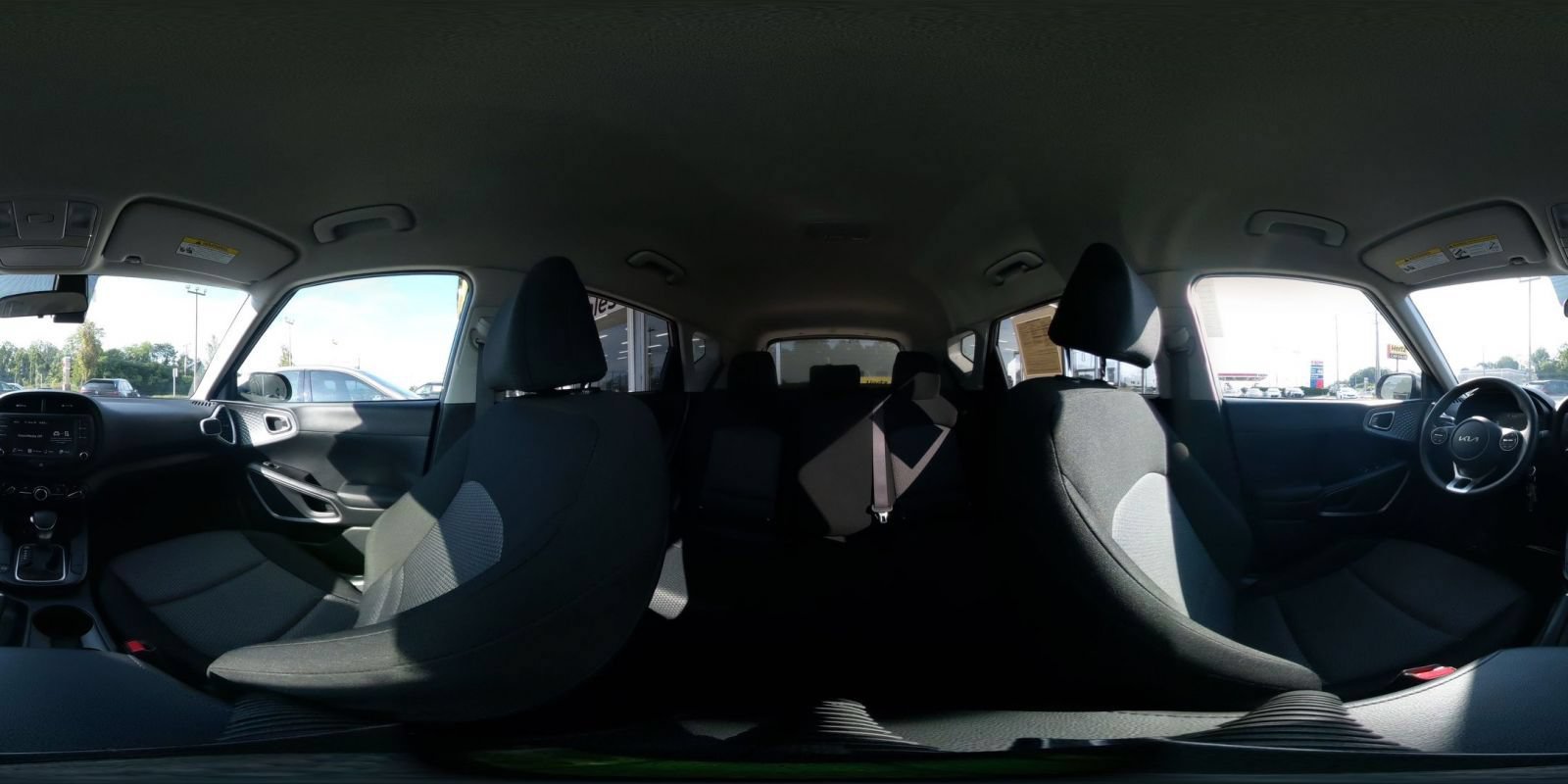 Used 2025 Kia Soul LX w/ LX Technology Package FWD image 32