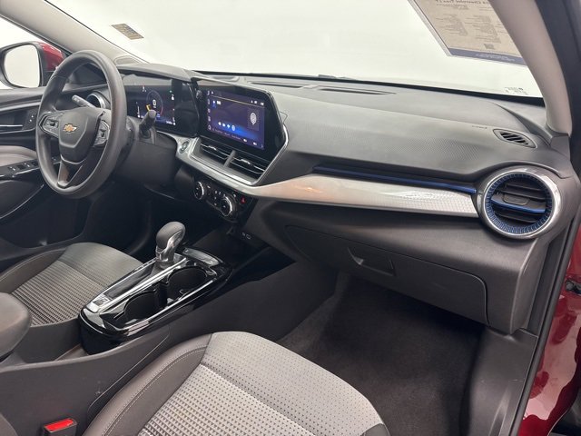 Used 2024 Chevrolet Trax LT image 28