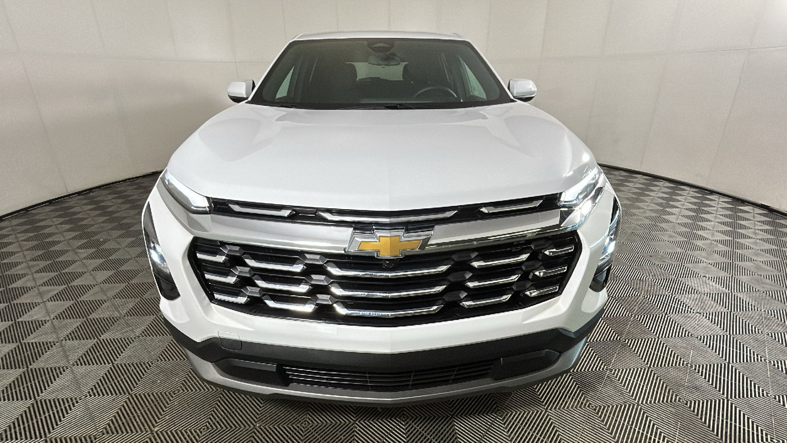 Used 2026 Chevrolet Equinox LT w/ LPO, Floor Liner Package FWD image 8