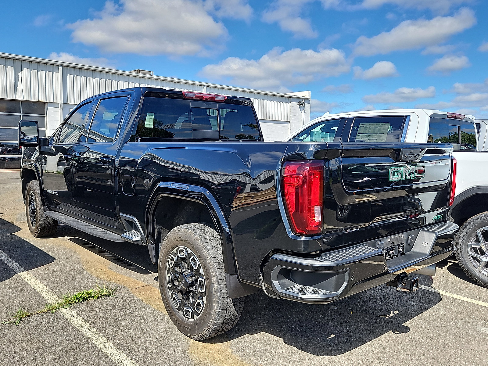 Used 2023 GMC Sierra 2500 AT4 w/ AT4 Preferred Package AWD/4WD image 6
