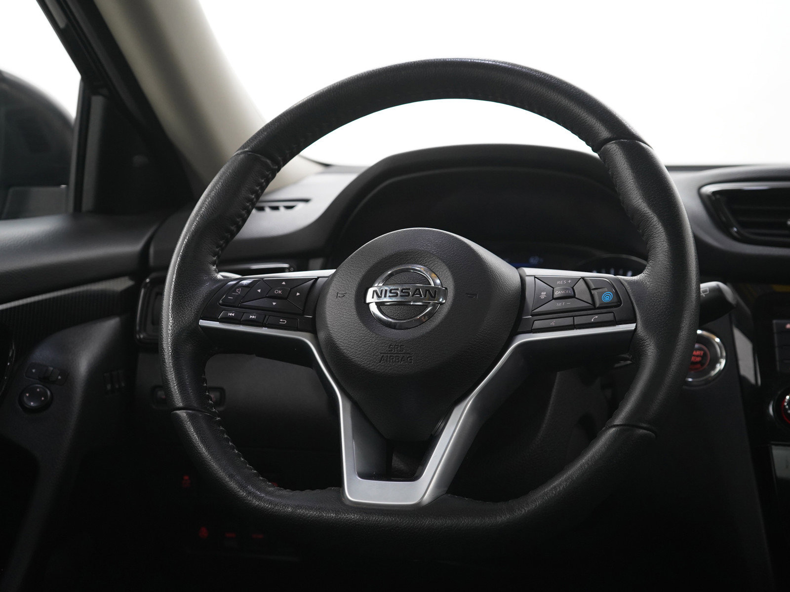 Used 2020 Nissan Rogue SL w/ Premium Package image 14