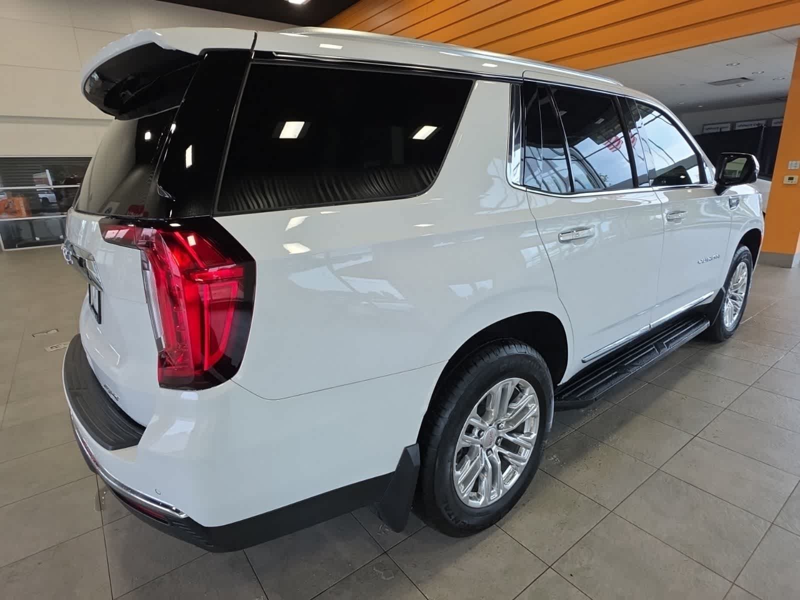 Used 2024 GMC Yukon SLT w/ SLT Premium Package AWD/4WD image 9