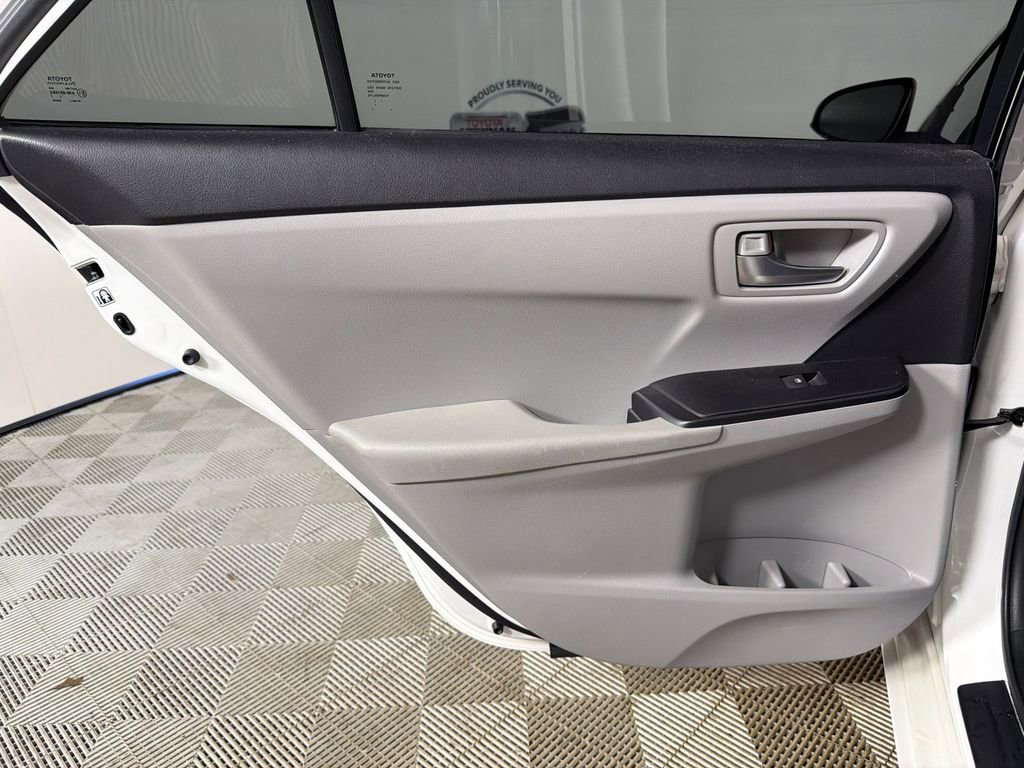 Used 2016 Toyota Camry SE w/ Moonroof Package image 22