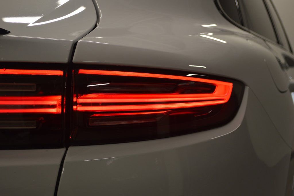 Certified 2023 Porsche Cayenne Platinum Edition image 12