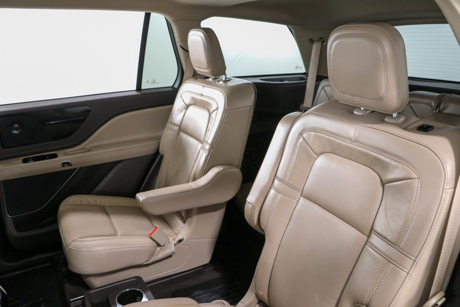 Used 2023 Lincoln Aviator Reserve w/ Equipment Group 201A RWD image 27