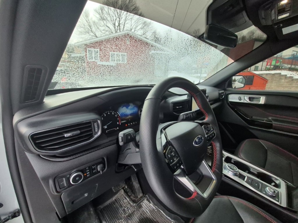 Used 2024 Ford Explorer ST-Line w/ Class IV Trailer Tow Package image 10