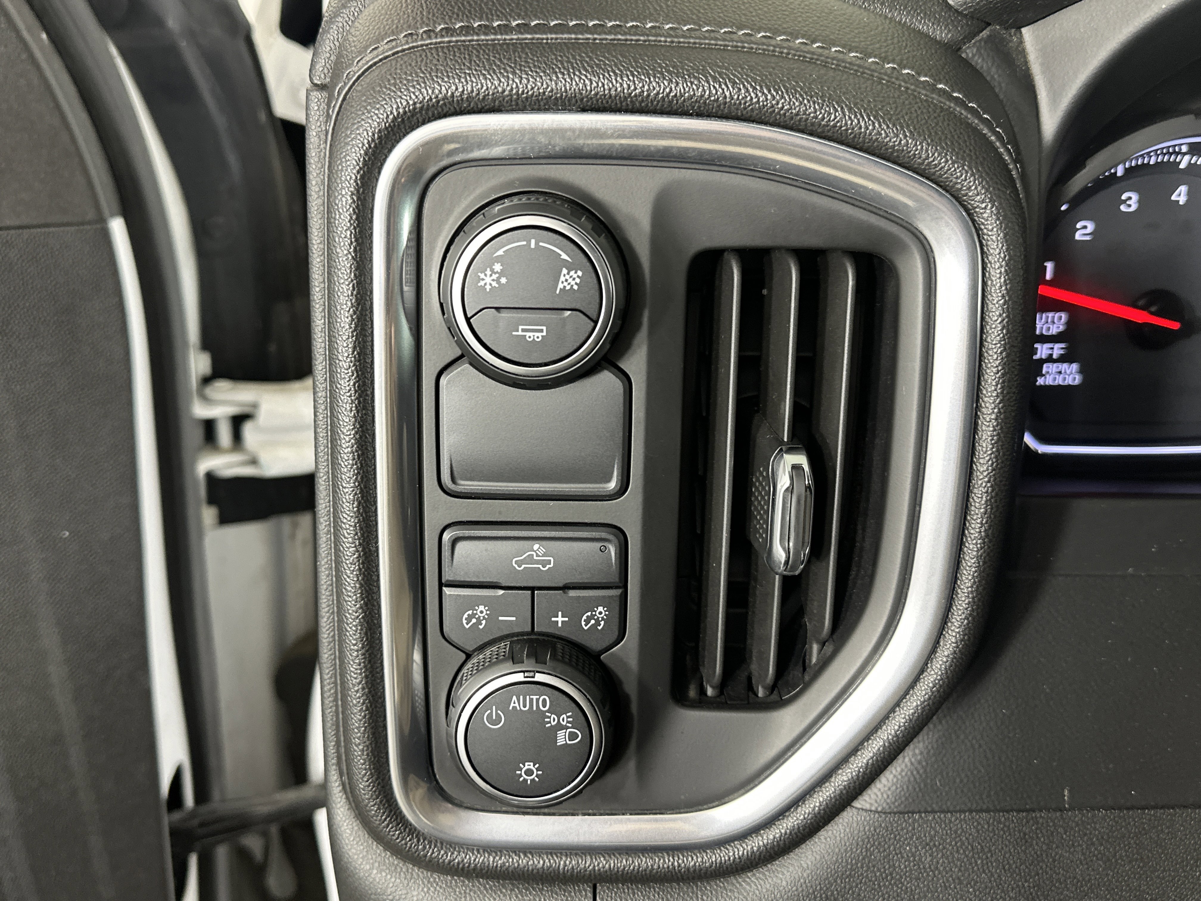 Used 2019 Chevrolet Silverado 1500 LT w/ Bed Protection Package image 24